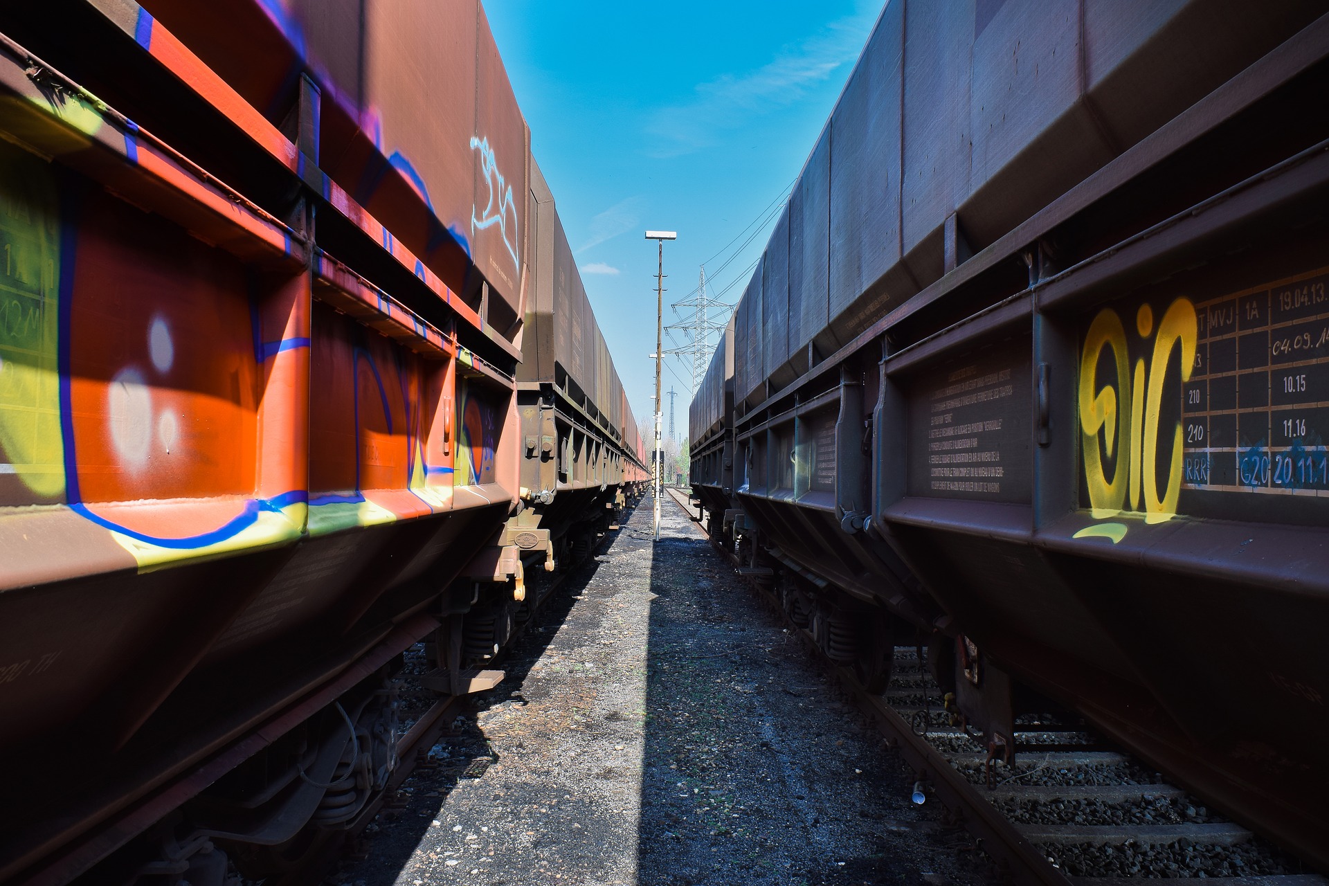 railway-4129213_1920-Image by Michael Gaida from Pixabay